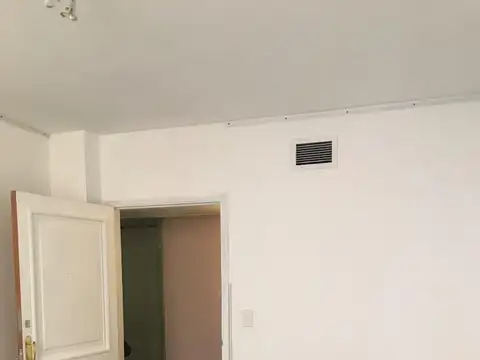 Piso 3 por escalera se alquila Oficina expensas incluidas