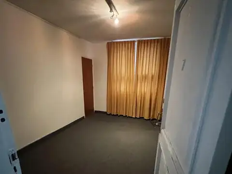 Piso 3 por escalera se alquila Oficina expensas incluidas