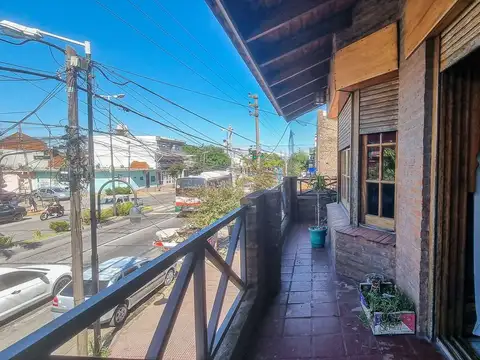 Depto Tipo Casa en Venta con 1 cocheras