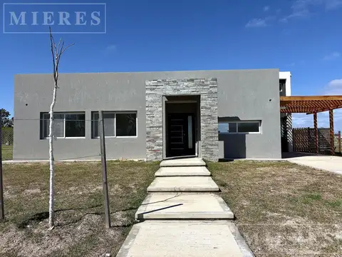 Casa en venta sobre lote interno Puertos Barrio Nativas