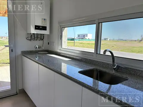 Casa 5 ambientes con 3 baños