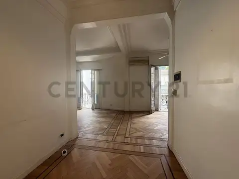 VENTA PISO 4 AMBIENTES  CON DEPENDENCIA Y CON BAULERA