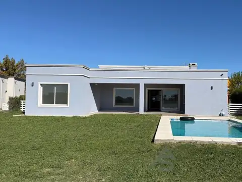 Casa 4 ambientes con 3 baños