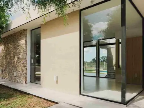 Casa en Venta con 3 cocheras