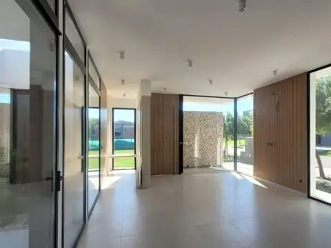 Venta casa 4 amb Pilar del Este Barrio San RAMIRO