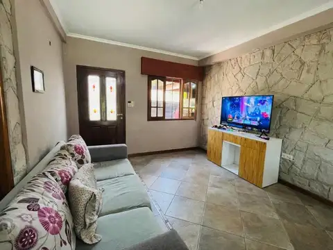 CASA 4 AMBIENTES EN VENTA QUINCHO COCHERA EN GLEW