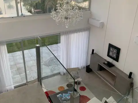 Casa en Alquiler en San Benito, USD 3.400
