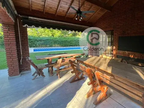 Casa en Alquiler con 6 cocheras