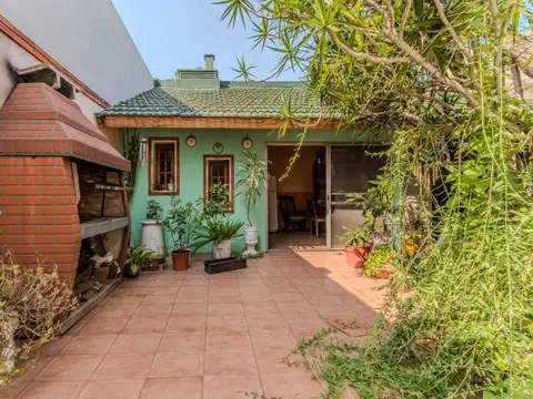 Casa 4 ambientes con quicho y cochera