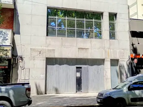 IMPORTANTE LOCAL EN LINIERS 2 PLANTAS (EX CITIBANK)