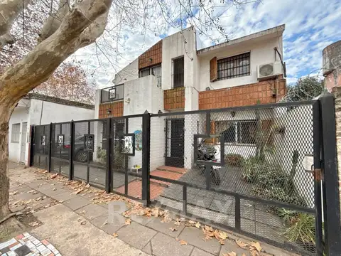 Casa en venta Pilar centro 5 dorm+cabaña y pileta