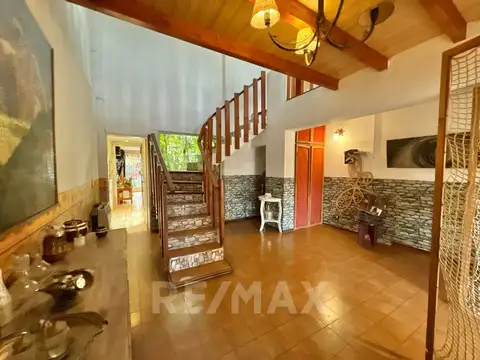 Casa en Venta con 2 cocheras