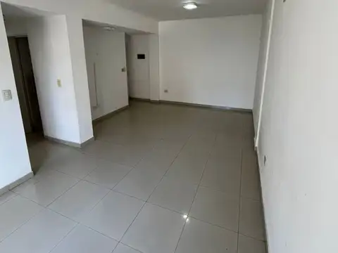 Departamento en Alquiler en Castelar, $ 599.000