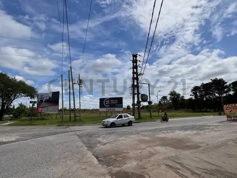 FRACCION SOBRE AVENIDA 520