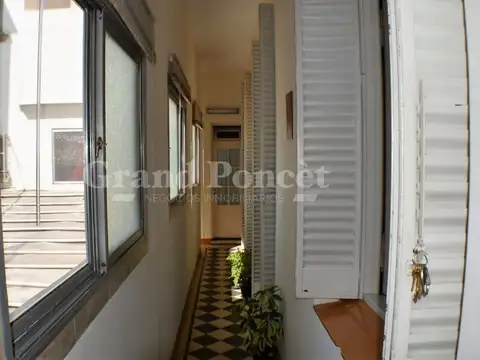 Depto Tipo Casa en Venta 90 años