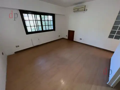 Besares y 3 de Febrero(Nuñez)-Excelente casa 3 plantas · 5 dorm · 4 baños · cochera · patio · 230 m²