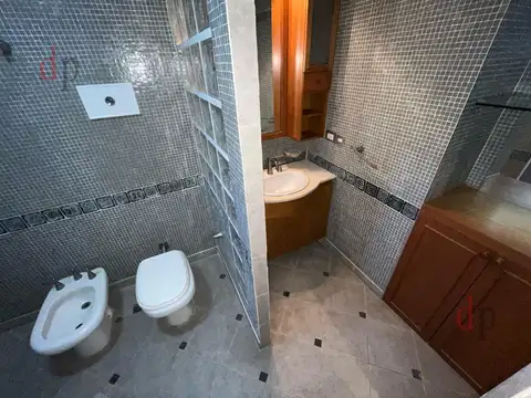 Casa 6 ambientes con 4 baños