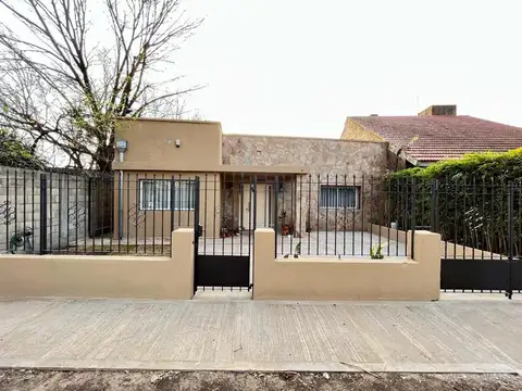 Hermosa casa en amplio lote