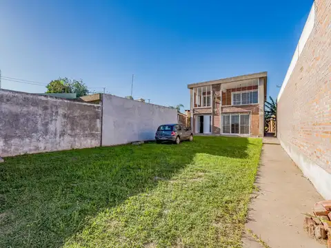 Casa 4 ambientes con 2 baños