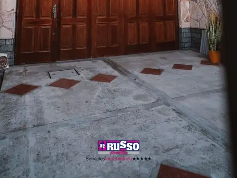 Casa en Venta con 3 cocheras