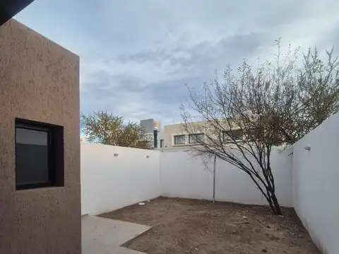 Depto Tipo Casa en Alquiler con 1 cocheras
