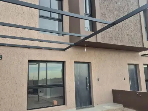 Depto Tipo Casa en Alquiler de 4 ambientes