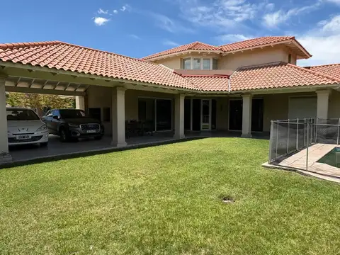 Casa a la venta en Barrio Club de Campo 