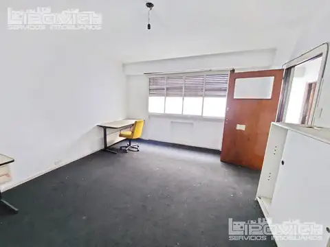 Oficina 5 ambientes con 2 baños