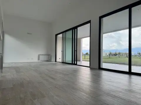 Casa en  VENTA 3 dormitorios EN BARRIO VIDA CLUB DE CAMPO