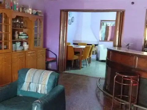 Casa en Venta con 3 cocheras