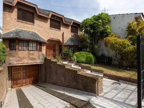 Casa 6 ambientes con 2 baños