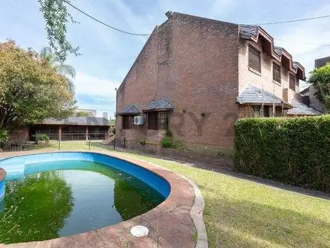 Casa en Venta con 2 cocheras