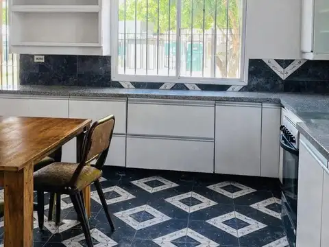 Corbeta Belfast 2000