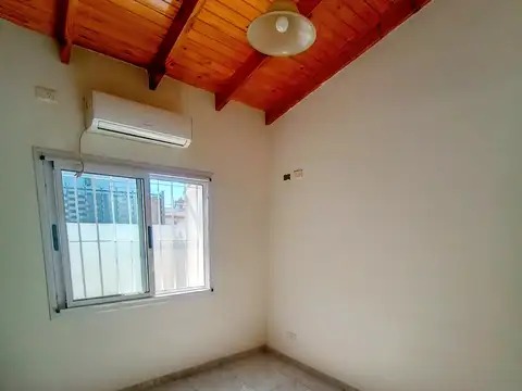 Depto Tipo Casa 2 ambientes con 1 baño