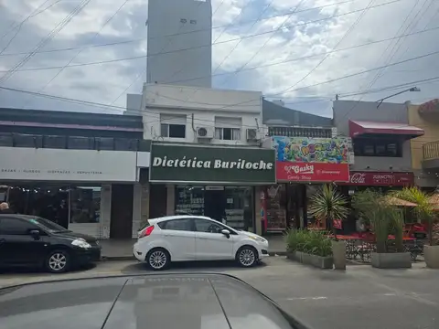 Oficina al frente con 2 espacios en excelente ubicacion