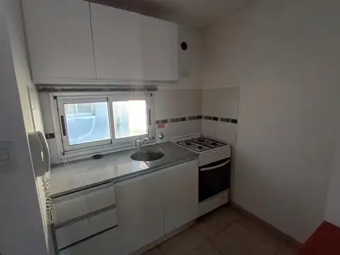 Monoambiente en alquiler en La Plata Av 13 e/ 63 y 64 - Dacal Bienes Raices