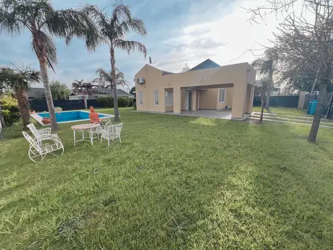 Casa en Venta con 2 cocheras