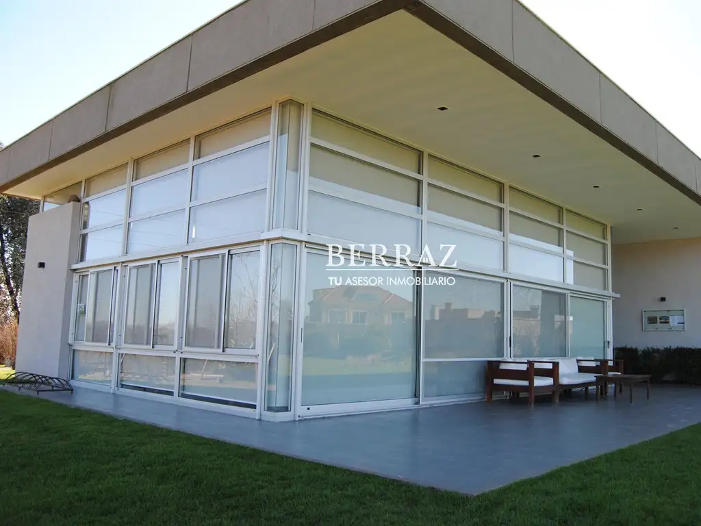 Terreno en Venta en Ayres Plaza