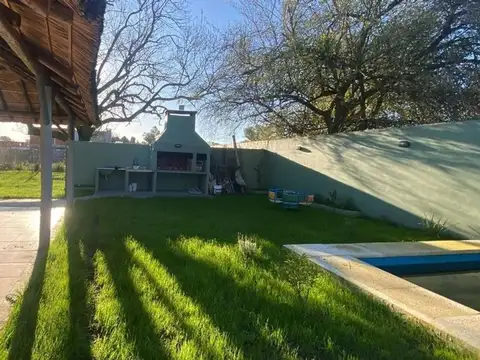 CASA QUINTA CON PILETA EN VENTA