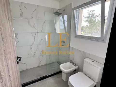 Casa en Venta con 4 cocheras