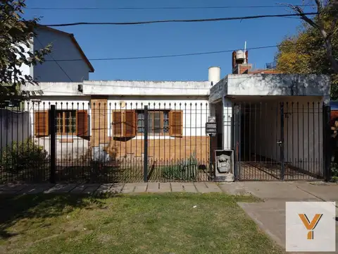 Casa en venta - 2 Dormitorios 1 Baño - Tolosa
