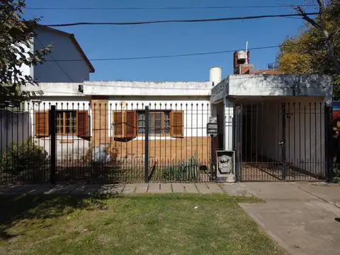 Casa en venta - 2 Dormitorios 1 Baño - Tolosa