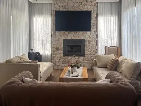 Hermosa casa en Fincas de Hudson