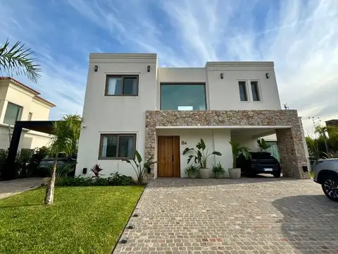 Hermosa casa en Fincas de Hudson