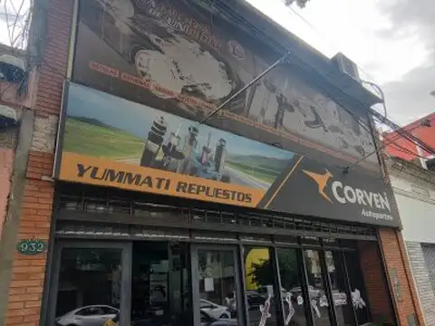 LOCAL COMERCIAL VIDRIADO - 370 m2 Cubiertos