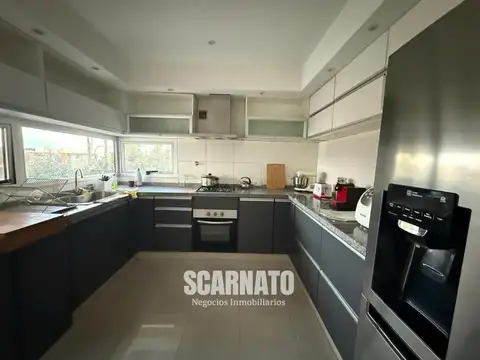 Casa 4 ambientes con 2 baños