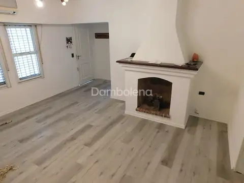 Casa 7 ambientes con 2 baños