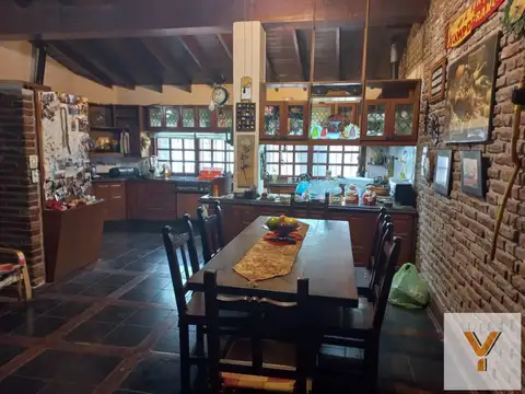 Casa en venta - 3 Dormitorios 5 Baños - Ciudad Evita