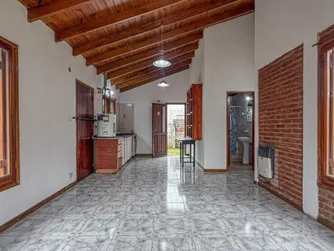 Casa 2 ambientes con 2 baños