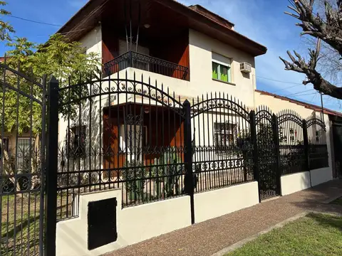 CASA 4 DORMITORIOS GARAGE PLAYROOM